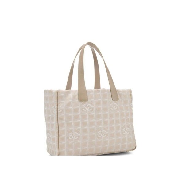 Chanel on the Go: Cream of the Crop – Preloved Travel Line Tote - Picture 2 of 14